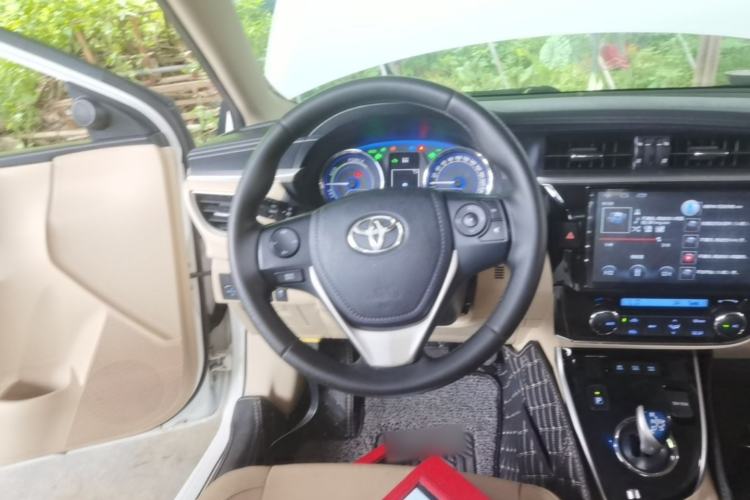 Used Toyota Corolla 2016 Dual-Engine 1.8L E-CVT Elite Edition Steering Wheel