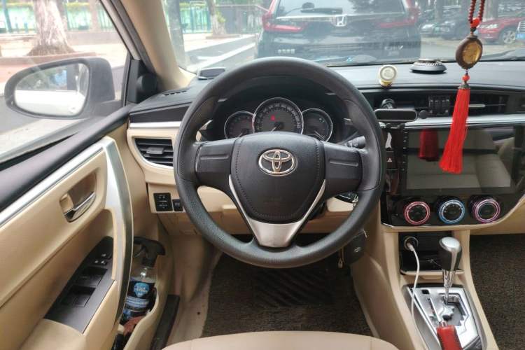 Used Toyota Corolla 2016 1.6L CVT GL-i Cool Edition Steering Wheel
