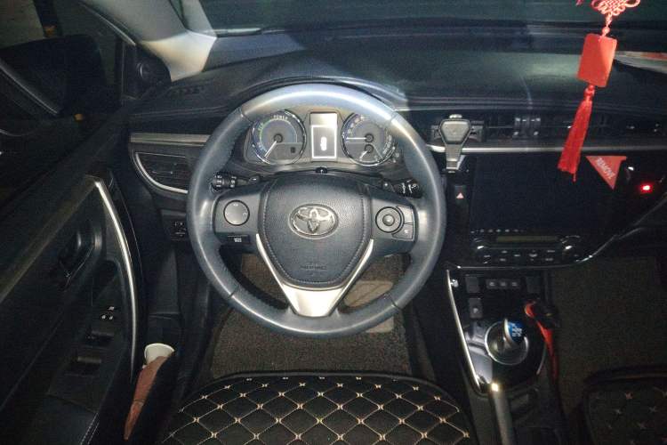 Used Toyota Corolla 2016 Dual-Engine 1.8L E-CVT Elite Edition Steering Wheel