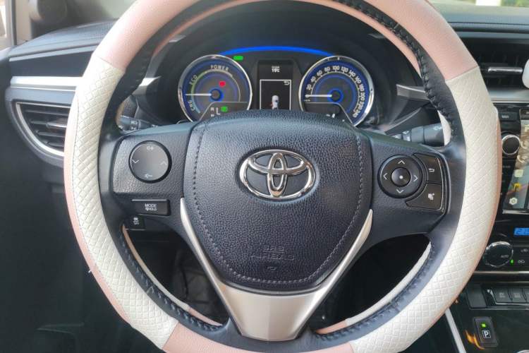 Used Toyota Corolla 2016 Dual-Engine 1.8L E-CVT Elite Edition Steering Wheel
