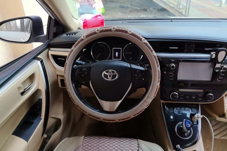 Used Toyota Corolla 2016 Dual-Engine 1.8L E-CVT Elite Edition Steering Wheel