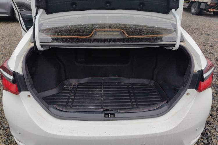 Used Toyota Corolla 2016 Dual-Engine 1.8L E-CVT Leading Edition Trunk
