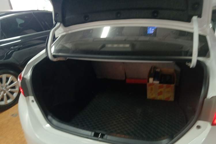 Used Toyota Corolla 2016 1.6L CVT GL-i Cool Edition Trunk