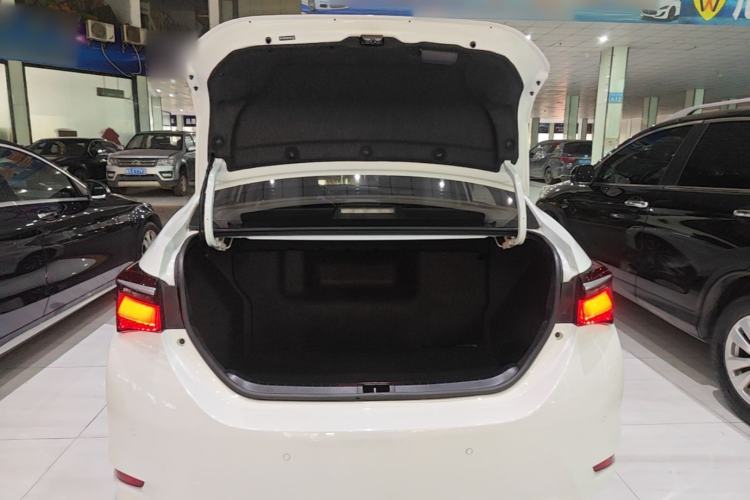 Used Toyota Corolla 2016 Dual-Engine 1.8L E-CVT Elite Edition Trunk