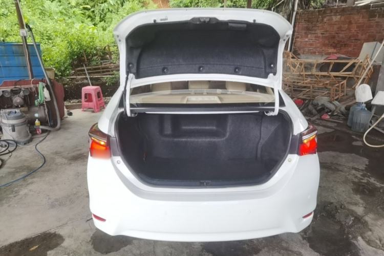 Used Toyota Corolla 2016 Dual-Engine 1.8L E-CVT Elite Edition Trunk