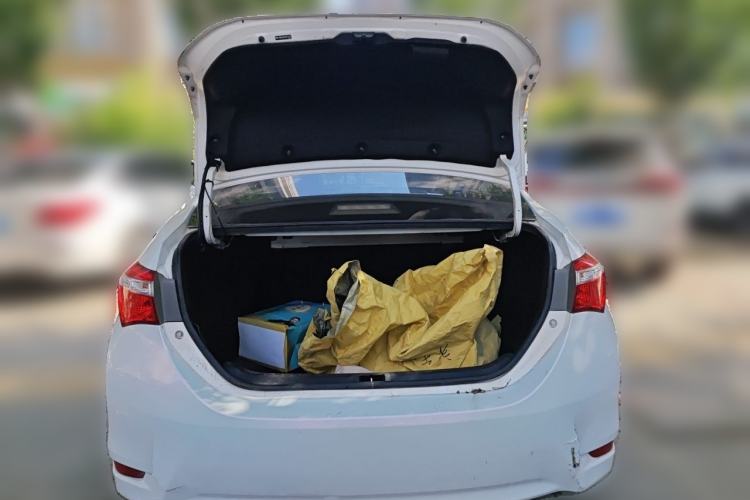 Used Toyota Corolla 2016 1.6L CVT GL-i Cool Edition Trunk