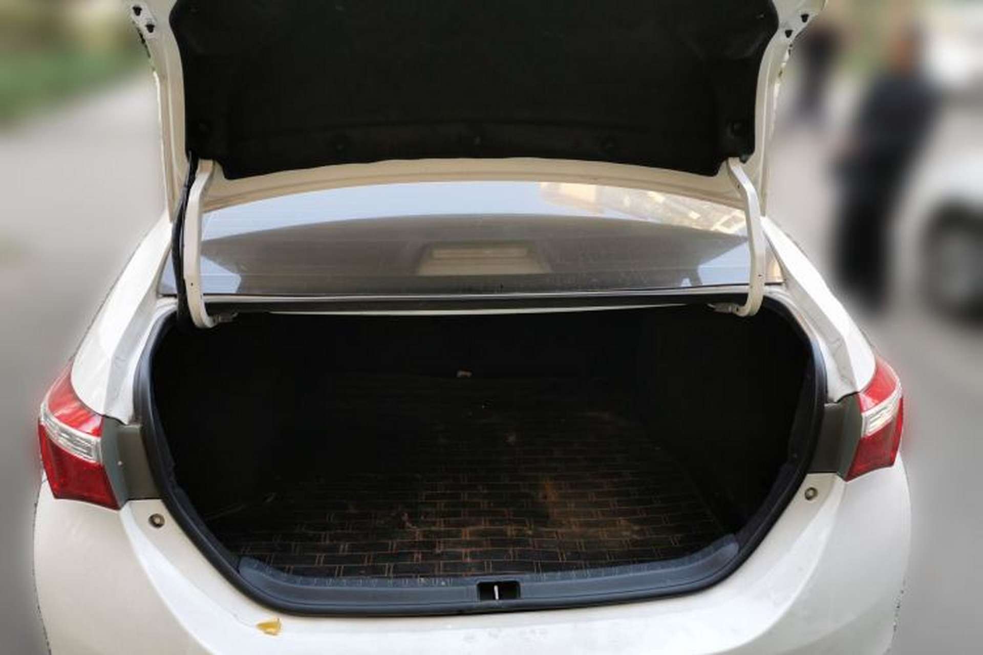 Used Toyota Corolla 2016 1.6L CVT GL-i Cool Edition Trunk