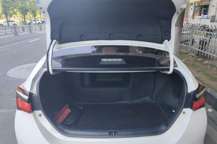 Used Toyota Corolla 2016 Dual-Engine 1.8L E-CVT Elite Edition Trunk