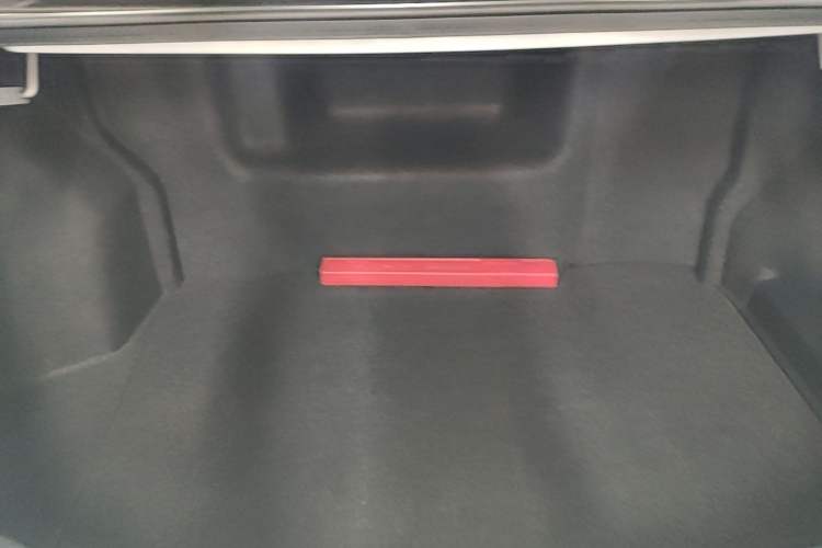 Used Toyota Corolla 2016 Dual-Engine 1.8L E-CVT Elite Edition Trunk