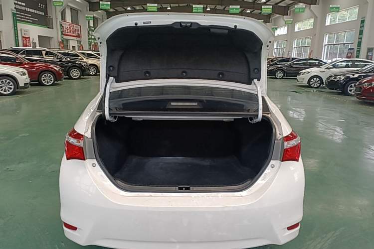 Used Toyota Corolla 2016 1.6L CVT GL-i Cool Edition Trunk