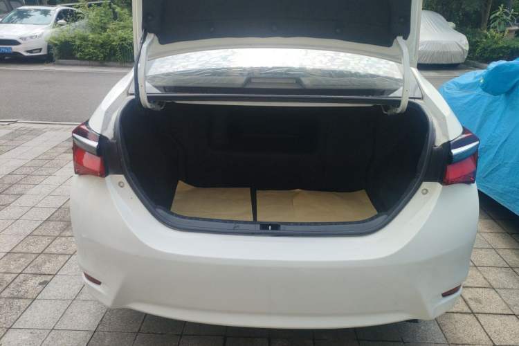 Used Toyota Corolla 2016 Dual-Engine 1.8L E-CVT Leading Edition Trunk
