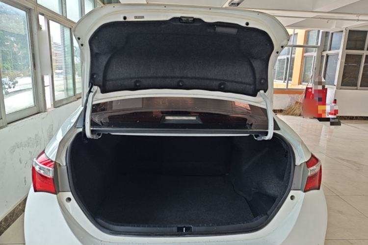 Used Toyota Corolla 2016 1.6L CVT GL-i Cool Edition Trunk