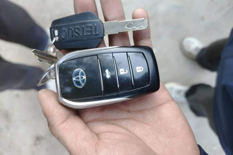 Used Toyota Corolla 2016 Dual-Engine 1.8L E-CVT Pioneer Edition Vehicle Key