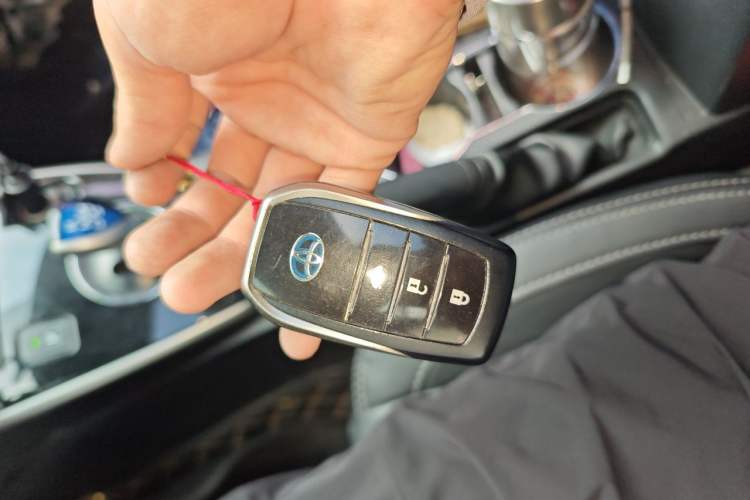 Used Toyota Corolla 2016 Dual-Engine 1.8L E-CVT Elite Edition Vehicle Key