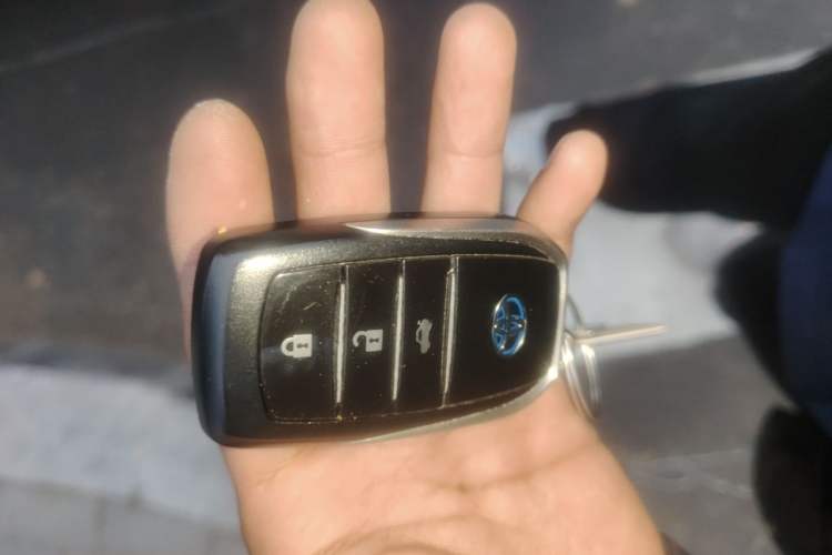 Used Toyota Corolla 2016 Dual-Engine 1.8L E-CVT Pioneer Edition Vehicle Key