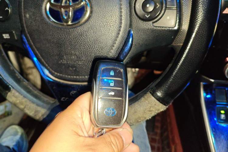 Used Toyota Corolla 2016 Dual-Engine 1.8L E-CVT Pioneer Edition Vehicle Key