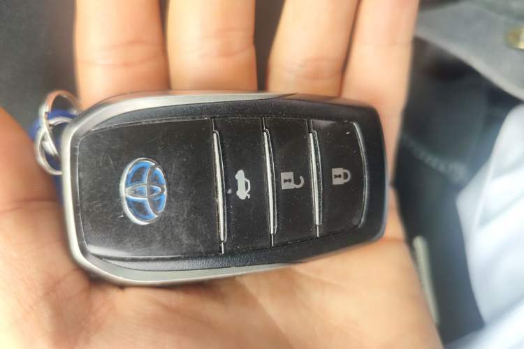 Used Toyota Corolla 2016 Dual-Engine 1.8L E-CVT Elite Edition Vehicle Key
