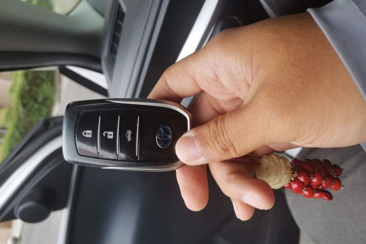 Used Toyota Corolla 2016 Dual-Engine 1.8L E-CVT Elite Edition Vehicle Key