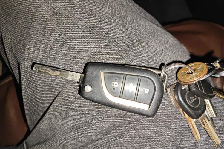 Used Toyota Corolla 2016 1.6L CVT GL-i Cool Edition Vehicle Key