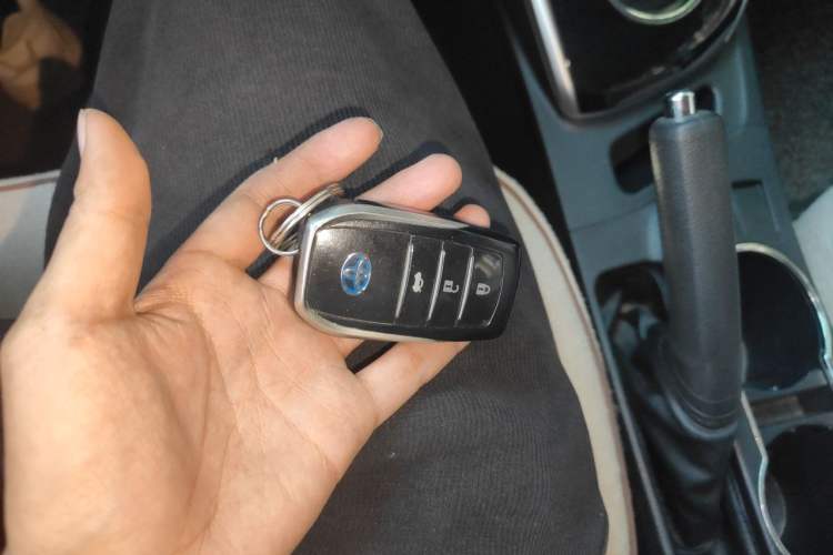 Used Toyota Corolla 2016 Dual-Engine 1.8L E-CVT Elite Edition Vehicle Key