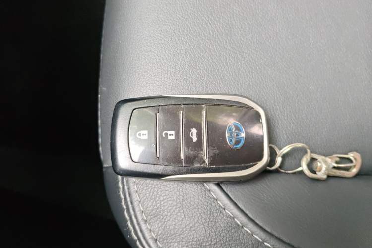 Used Toyota Corolla 2016 Dual-Engine 1.8L E-CVT Elite Edition Vehicle Key