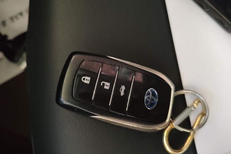 Used Toyota Corolla 2016 Dual-Engine 1.8L E-CVT Elite Edition Vehicle Key