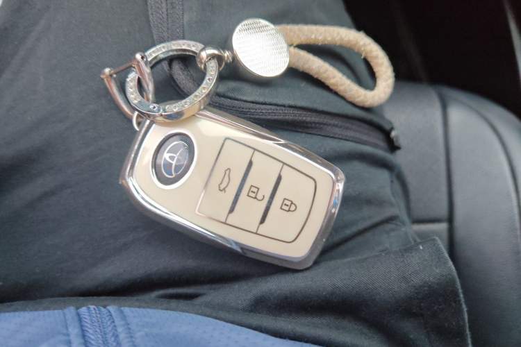 Used Toyota Corolla 2016 Dual-Engine 1.8L E-CVT Elite Edition Vehicle Key