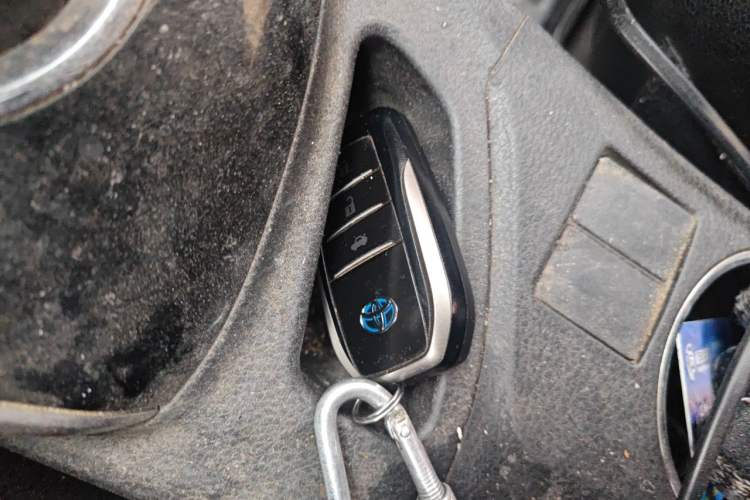 Used Toyota Corolla 2016 Dual-Engine 1.8L E-CVT Pioneer Edition Vehicle Key