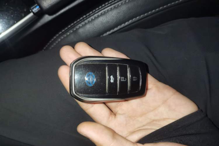 Used Toyota Corolla 2016 Dual-Engine 1.8L E-CVT Elite Edition Vehicle Key
