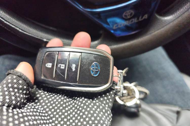 Used Toyota Corolla 2016 Dual-Engine 1.8L E-CVT Pioneer Edition Vehicle Key