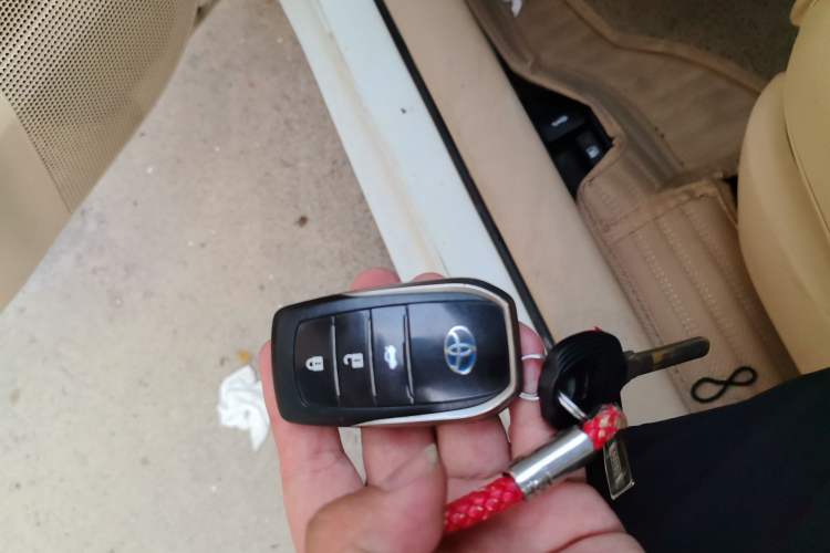 Used Toyota Corolla 2016 Dual-Engine 1.8L E-CVT Elite Edition Vehicle Key