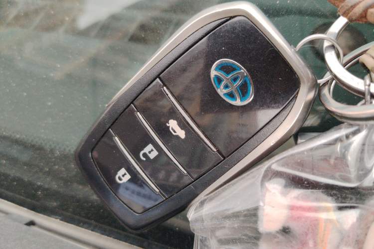 Used Toyota Corolla 2016 Dual-Engine 1.8L E-CVT Elite Edition Vehicle Key