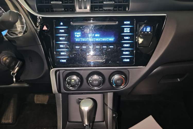 Used Toyota Corolla 2017 Revised Version 1.2T S-CVT GL Audio And AC Panel