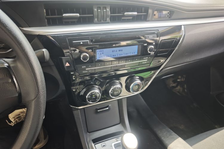 Used Toyota Corolla 2017 Revised Version 1.6L S-CVT GL Audio And AC Panel