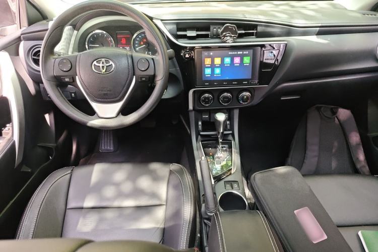 Used Toyota Corolla 2017 Revised Version 1.2T S-CVT GL-i Center Console
