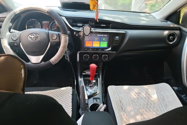 Used Toyota Corolla 2017 Revised Version 1.2T S-CVT GL-i Center Console