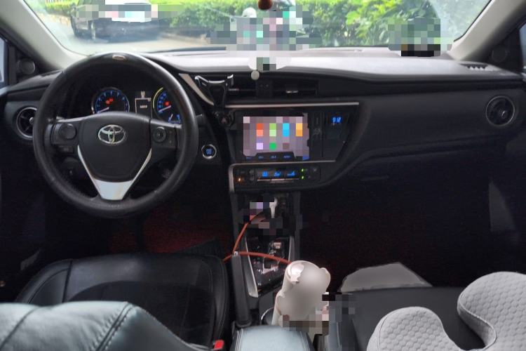 Used Toyota Corolla 2017 Revised 1.8L S-CVT GLX-i Center Console