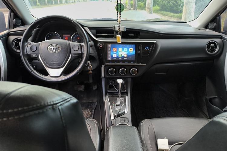 Used Toyota Corolla 2017 Revised Version 1.2T S-CVT GL-i Leather Edition Center Console