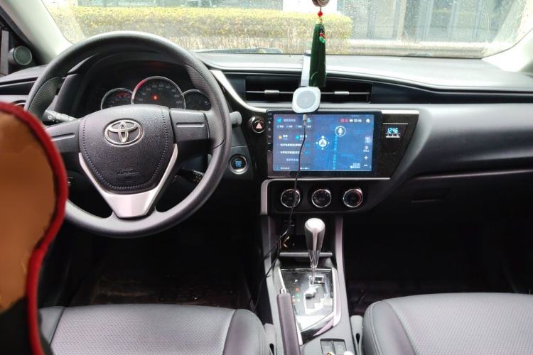 Used Toyota Corolla 2017 1.2T CVT GL Center Console