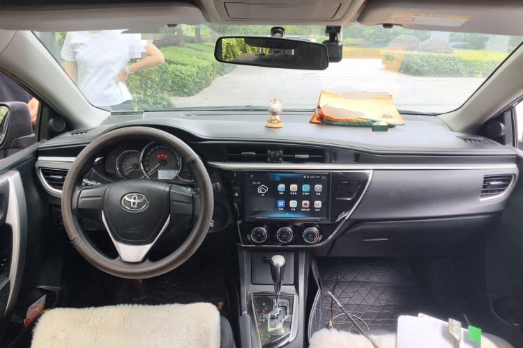 Used Toyota Corolla 2017 1.6L CVT GL Center Console