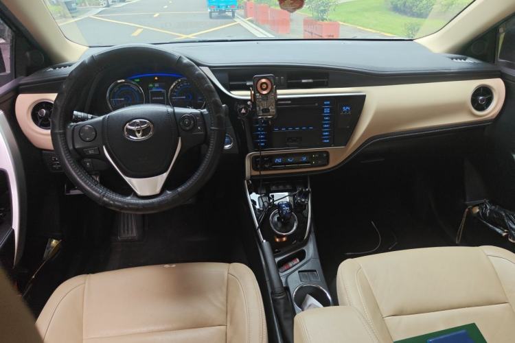 Used Toyota Corolla 2017 Revised Dual-Engine 1.8L E-CVT Elite Edition Center Console
