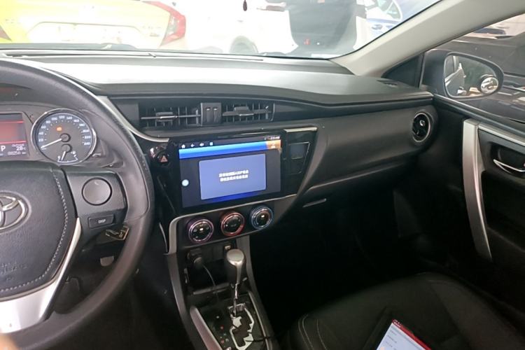Used Toyota Corolla 2017 Revised Version 1.2T S-CVT GL-i Center Console