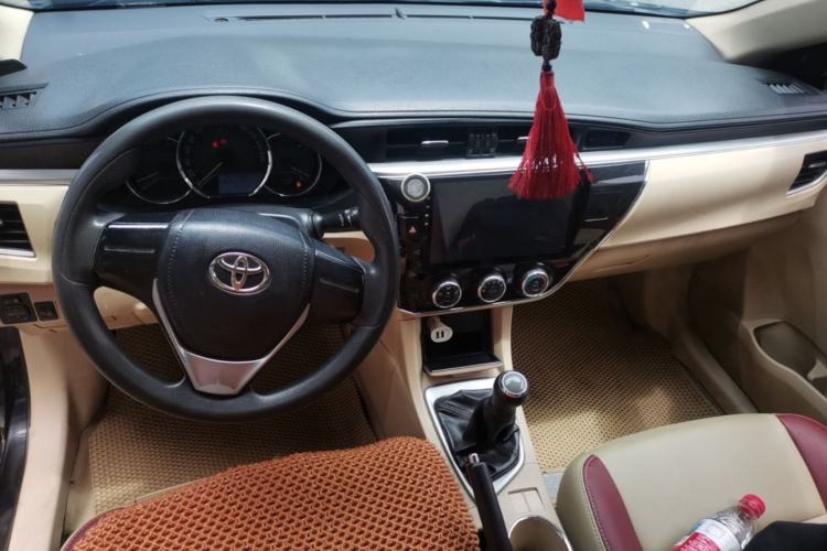 Used Toyota Corolla 2017 1.6L Manual GL Center Console
