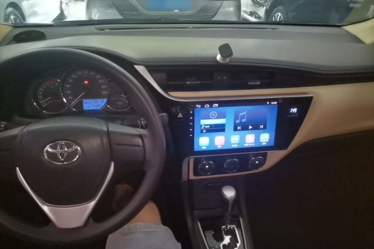Used Toyota Corolla 2017 Revised Version 1.2T S-CVT GL Center Console