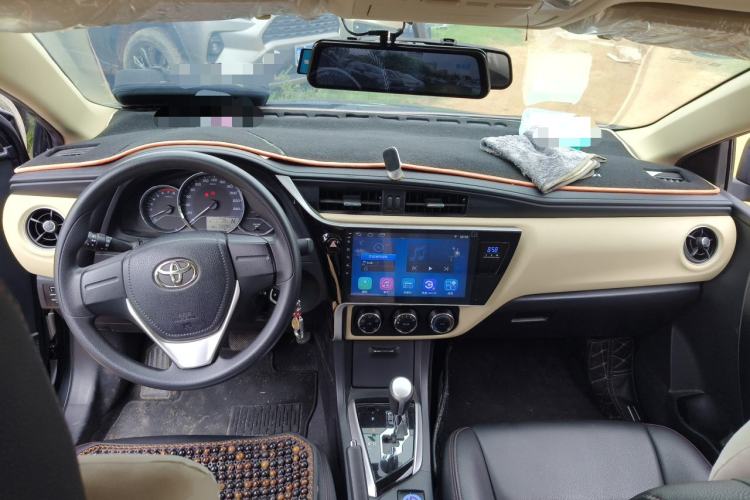 Used Toyota Corolla 2017 Revised Version 1.2T S-CVT GL Center Console