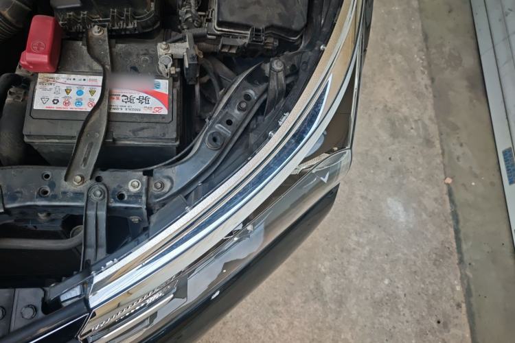 Used Toyota Corolla 2017 Revised Version 1.6L S-CVT GL Engine Bay Left