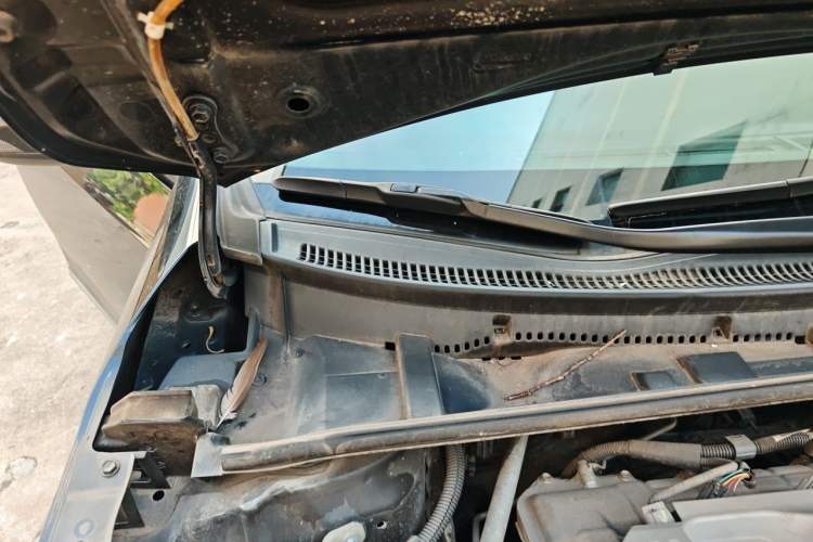 Used Toyota Corolla 2017 Revised Dual-Engine 1.8L E-CVT Elite Edition Engine Bay Right