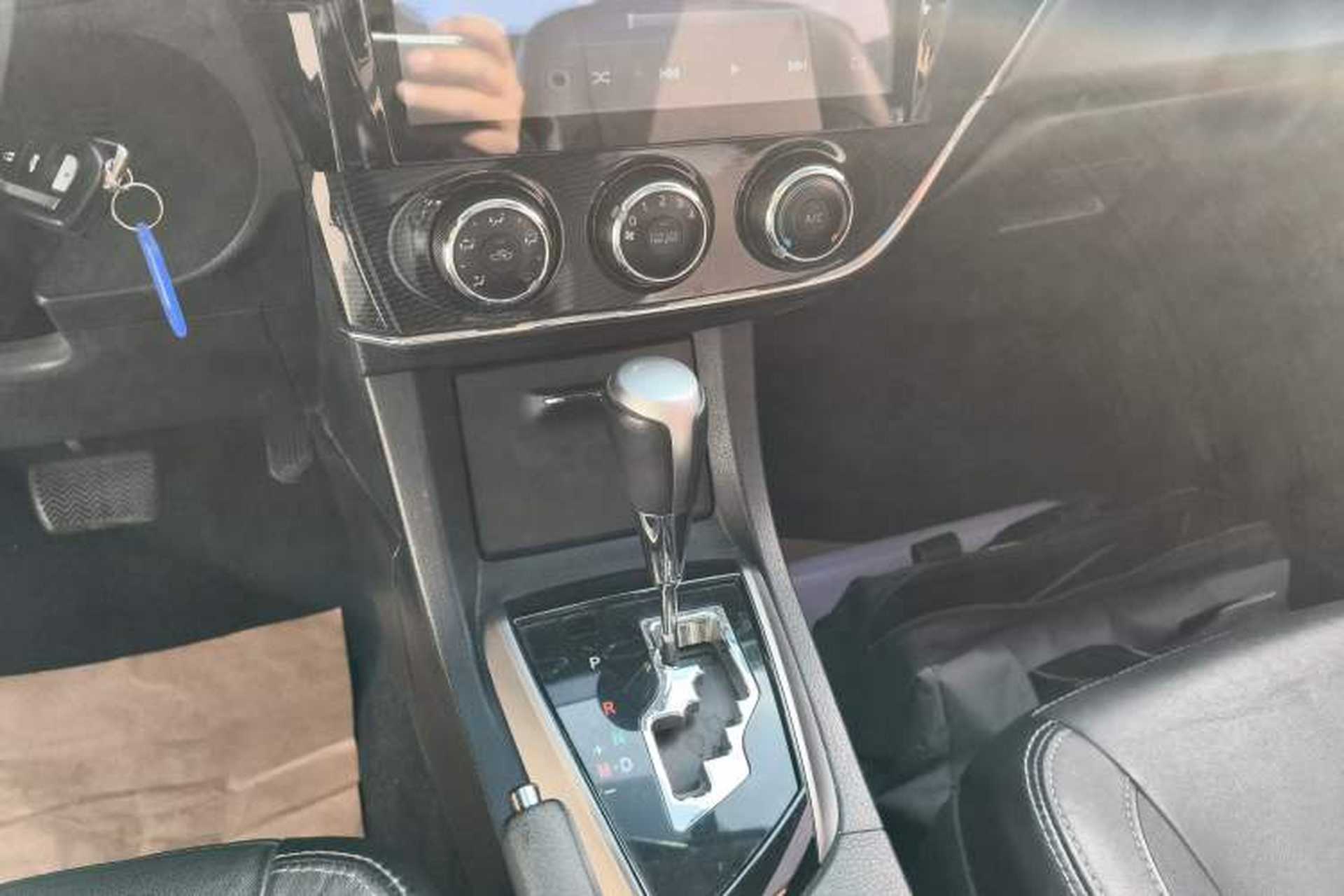 Used Toyota Corolla 2017 1.2T CVT GL-i Leather Edition Gear Lever