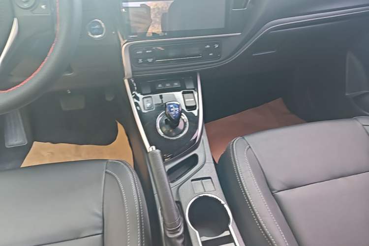 Used Toyota Corolla 2017 Revised Dual-Engine 1.8L E-CVT Elite Edition Gear Lever