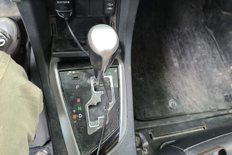 Used Toyota Corolla 2017 Revised Version 1.2T S-CVT GL-i Leather Edition Gear Lever